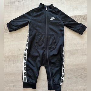 Nike Baby Long-Sleeve Coverall 6M